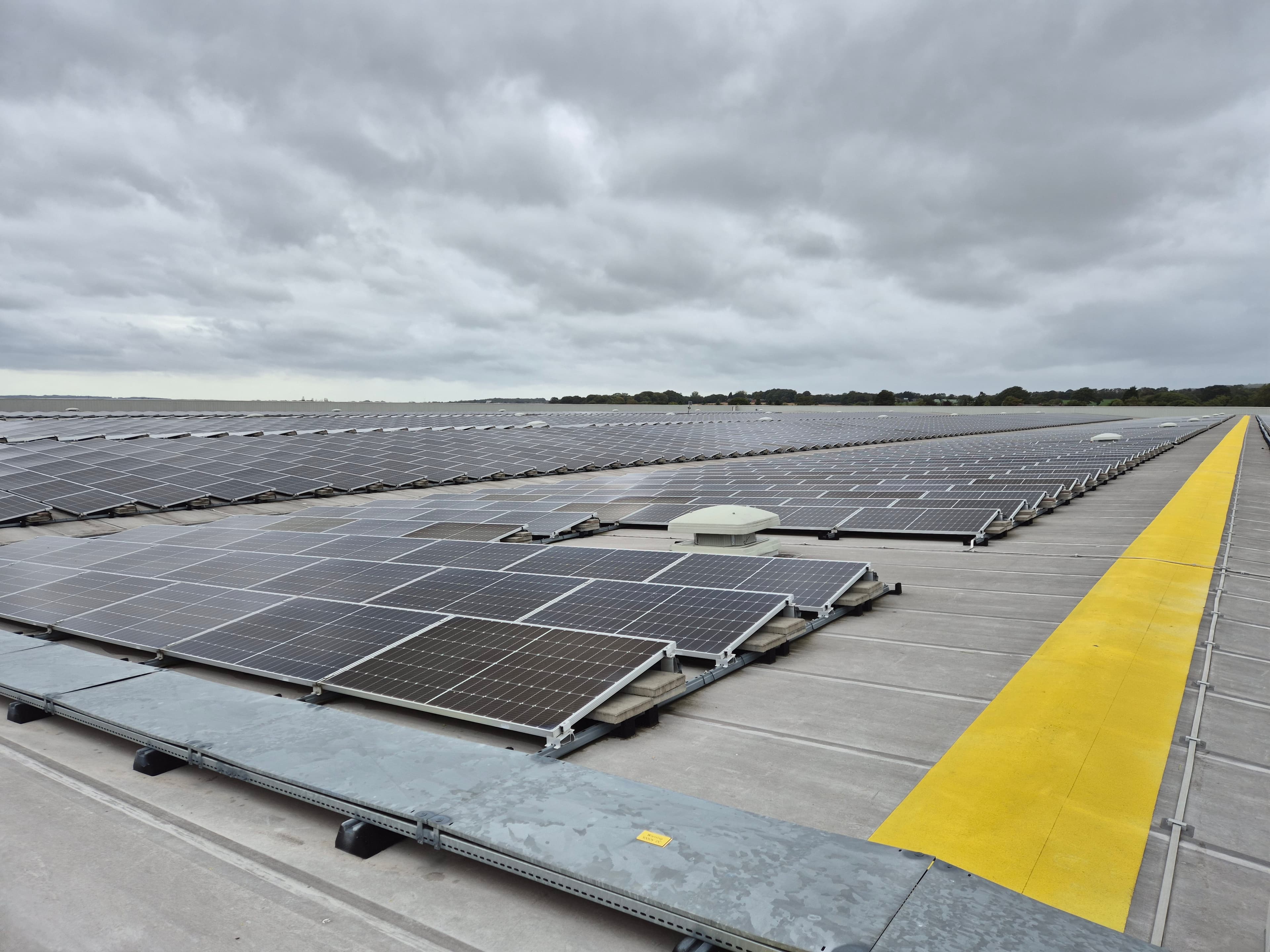 Commercial rooftop solar array